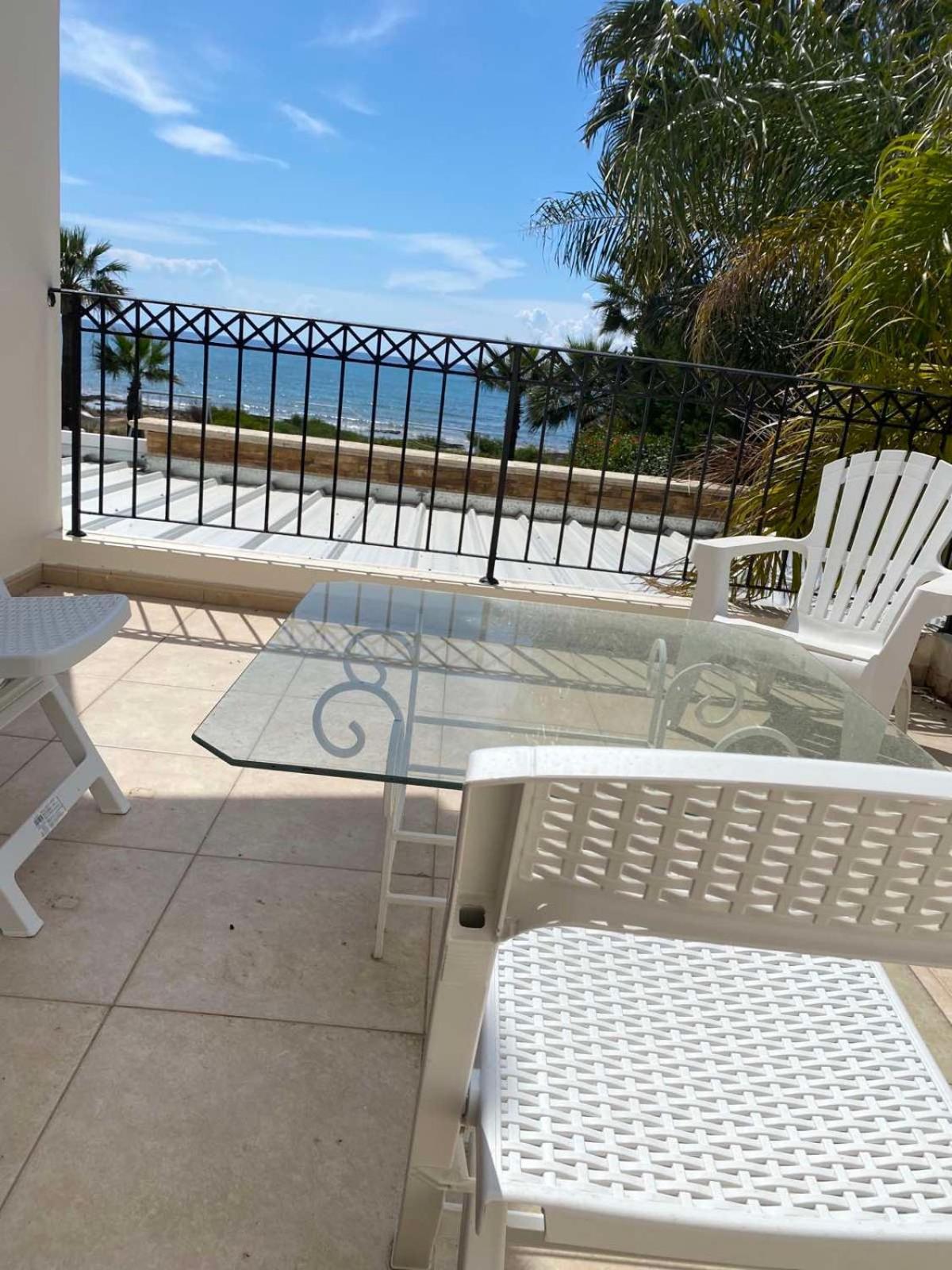 Ionion Beachfront Villa Ayia Napa Eksteriør billede