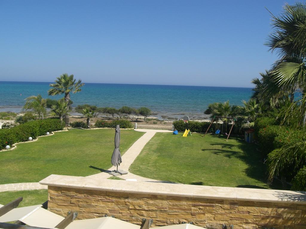 Ionion Beachfront Villa Ayia Napa Værelse billede