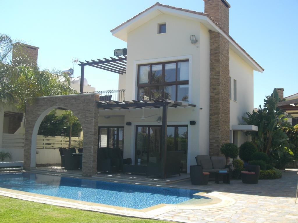 Ionion Beachfront Villa Ayia Napa Værelse billede